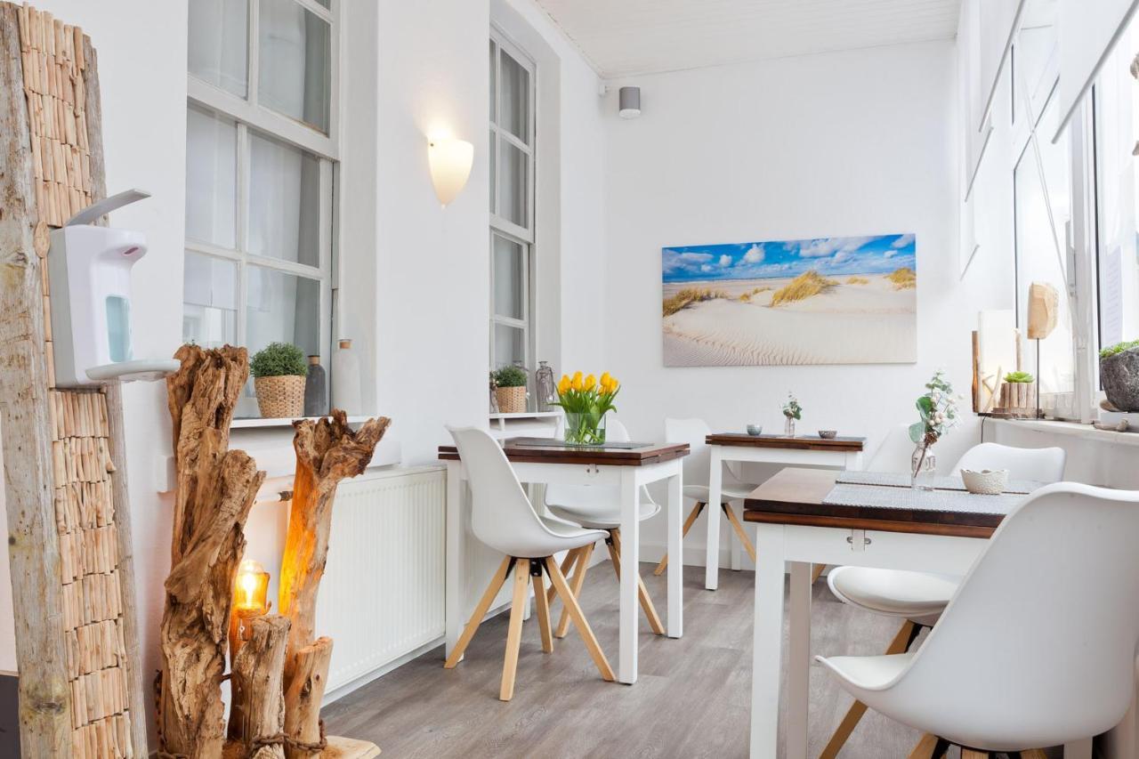 Haus Menno Janssen - Doppelzimmer Norderney Exterior photo