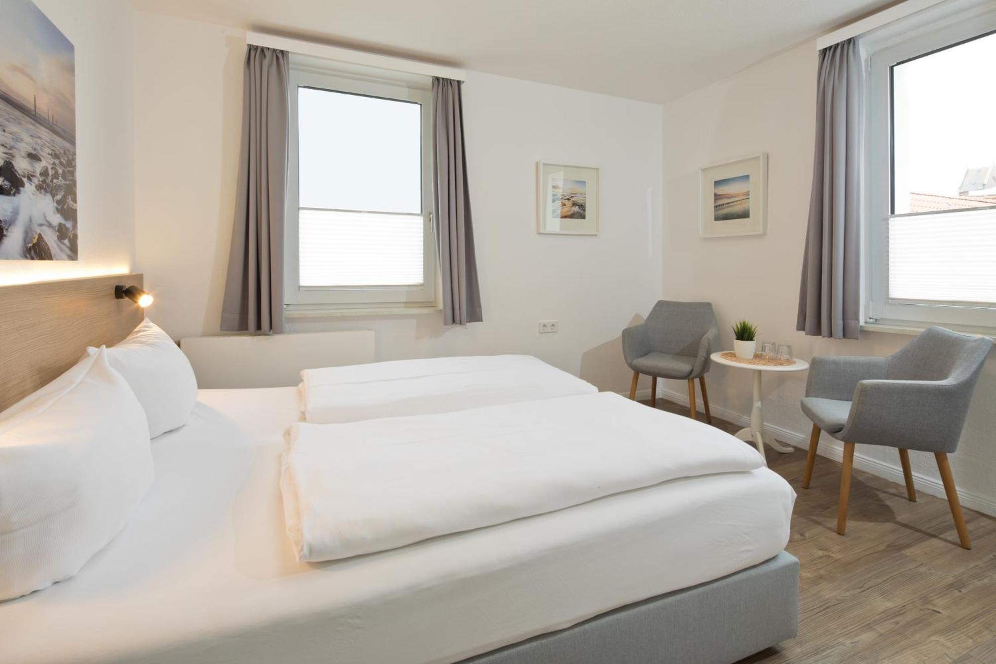 Haus Menno Janssen - Doppelzimmer Norderney Exterior photo